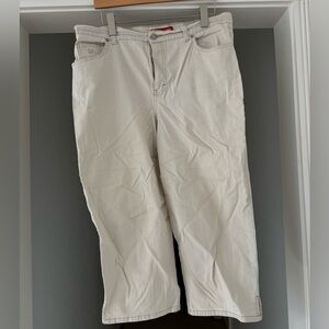 Gloria Vanderbilt half jeans